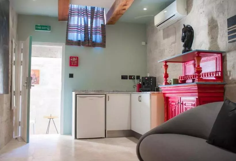 تختخواب و صبحانه The Vincent