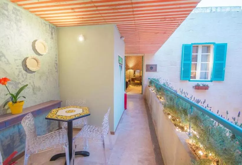 تختخواب و صبحانه The Vincent