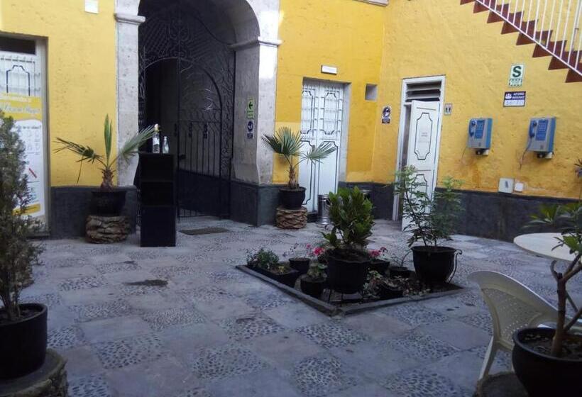 簡易ホテル La Casa De Margott