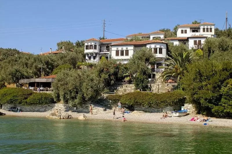 Отель Diplomats Holidays