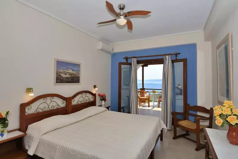 Отель Diplomats Holidays