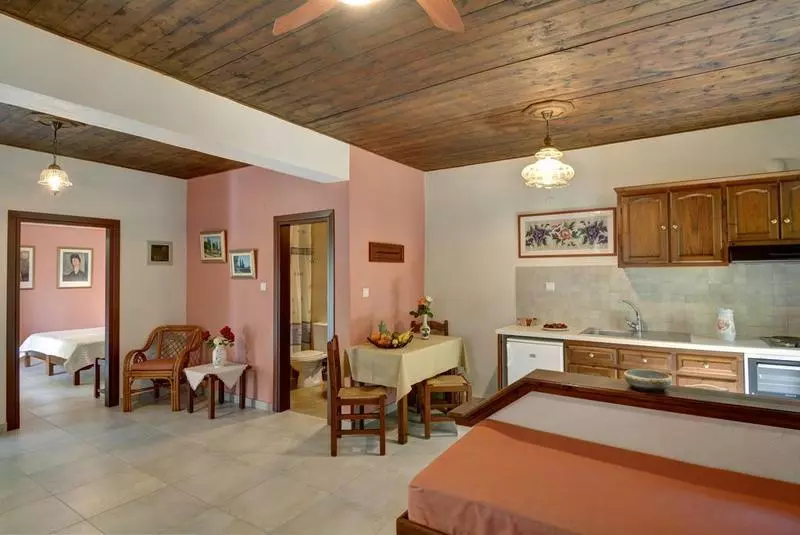 Отель Diplomats Holidays