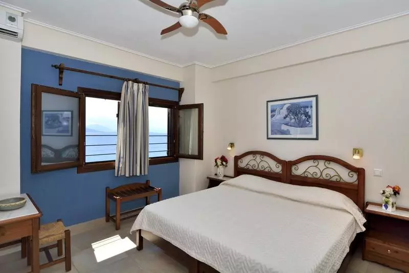 Отель Diplomats Holidays