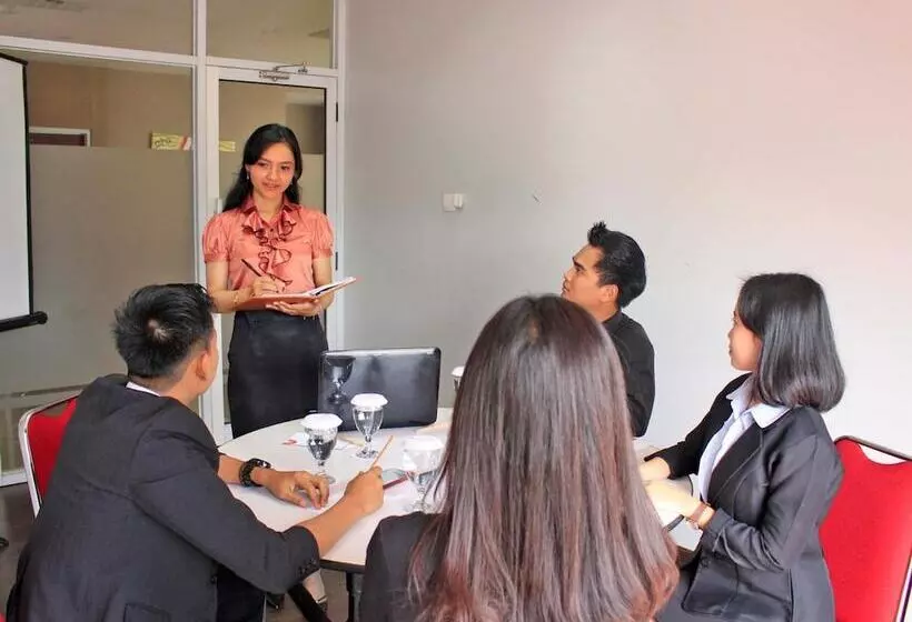 Hotel @hom Premiere Cilacap