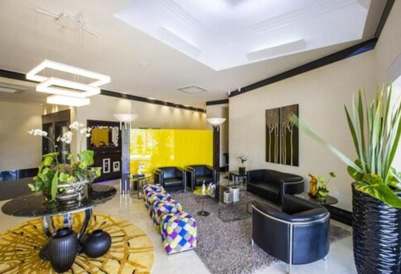 ホテル Intercity Vinhedo