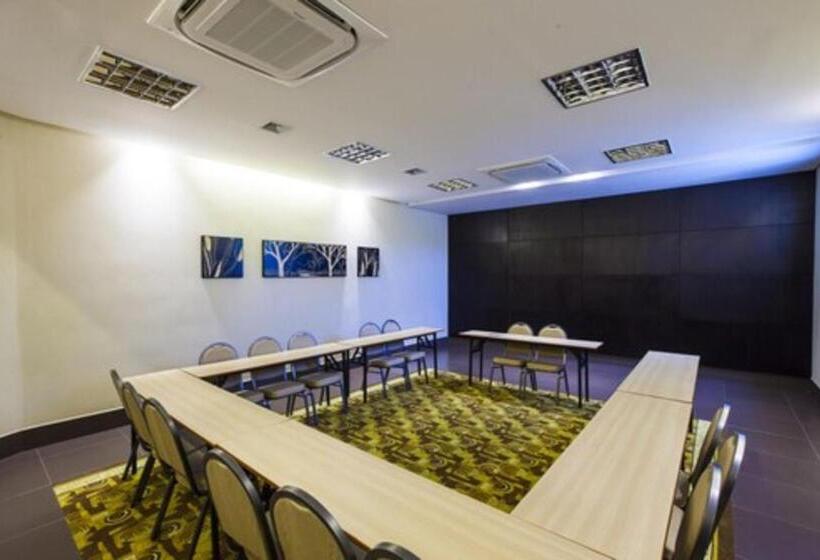 ホテル Intercity Vinhedo