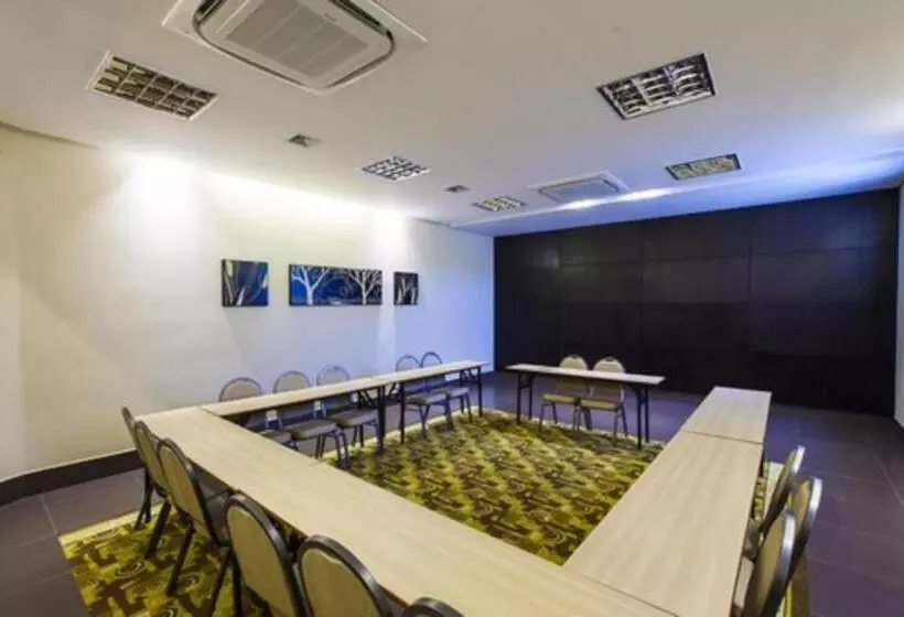 Отель Intercity Vinhedo