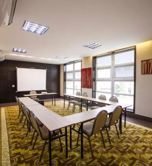 Отель Intercity Vinhedo