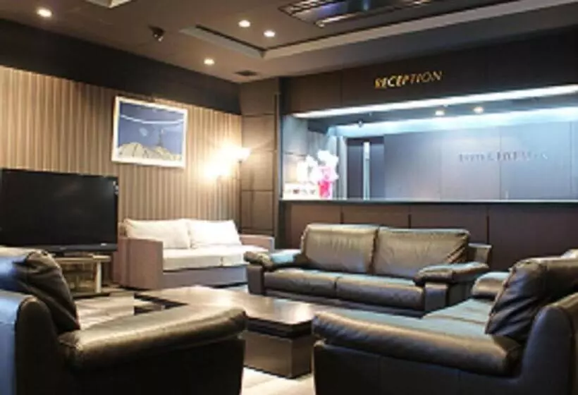 Отель Livemax Budget Hiratsuka Ekimae