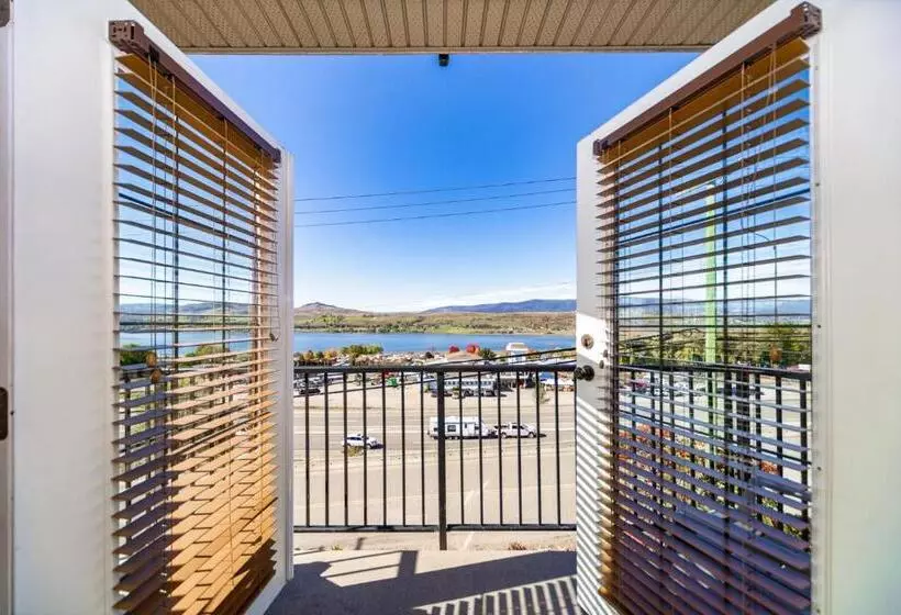 ホテル The Castle At Swan Lake