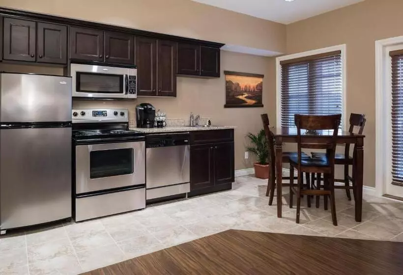 ホテル The Castle At Swan Lake