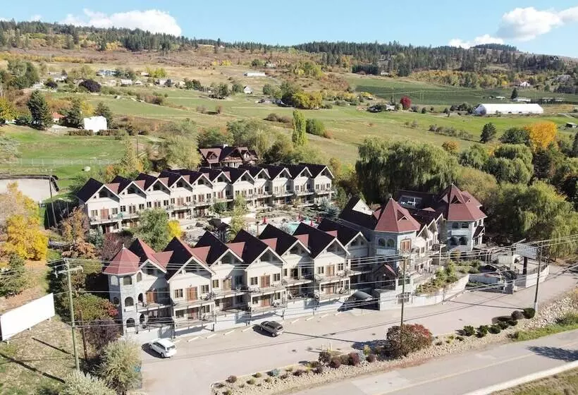 ホテル The Castle At Swan Lake