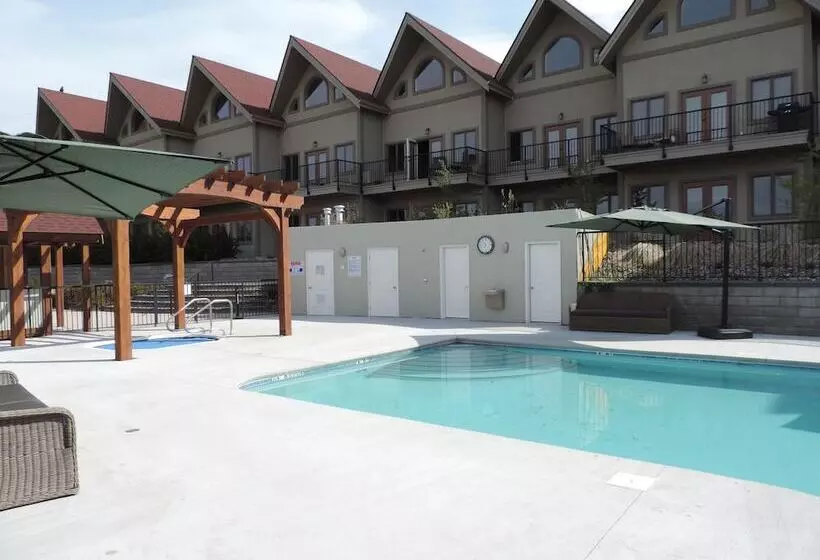 ホテル The Castle At Swan Lake