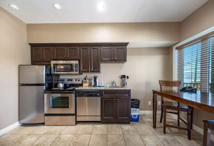 ホテル The Castle At Swan Lake