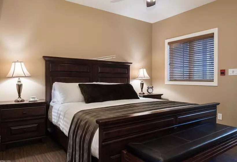 ホテル The Castle At Swan Lake