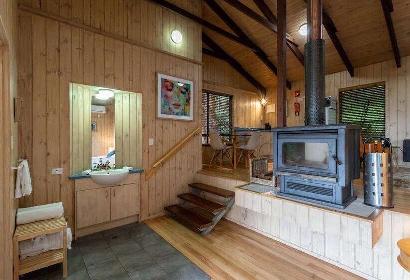 ホテル Treetops Seaview Montville