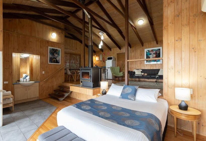 ホテル Treetops Seaview Montville