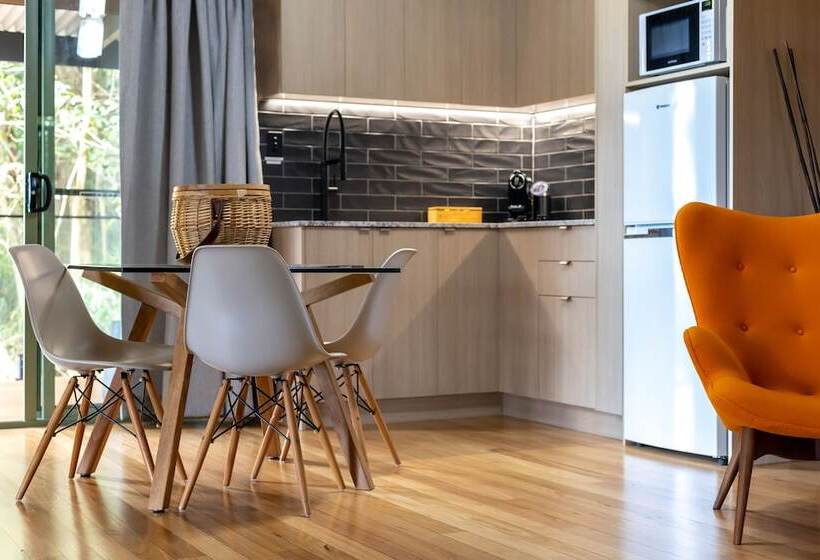 ホテル Treetops Seaview Montville