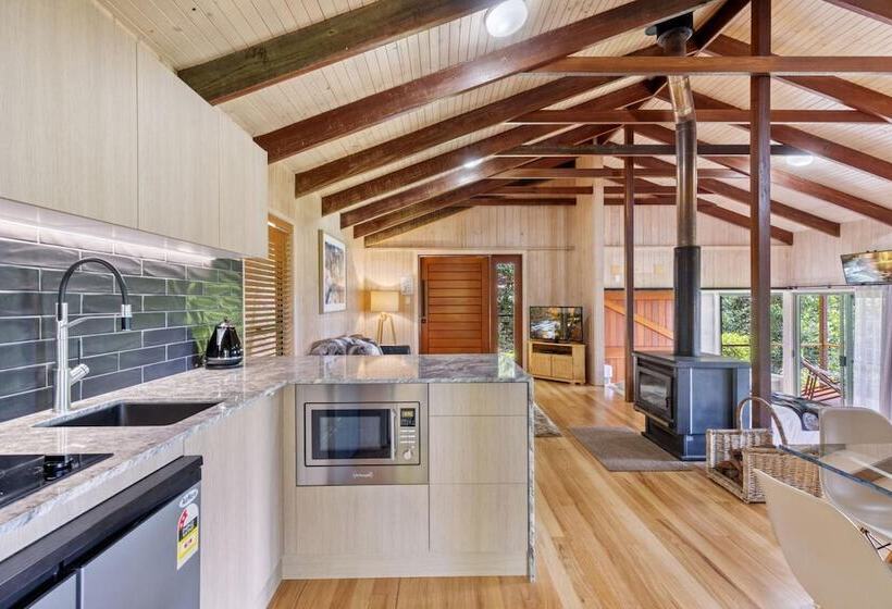 ホテル Treetops Seaview Montville