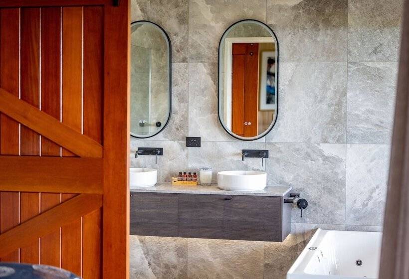 ホテル Treetops Seaview Montville