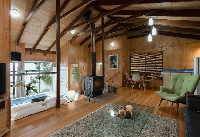 ホテル Treetops Seaview Montville