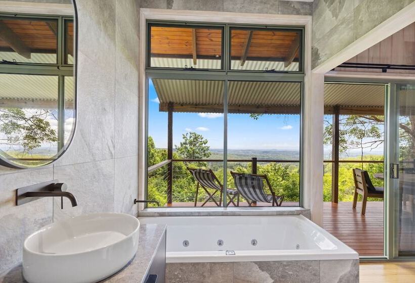 ホテル Treetops Seaview Montville