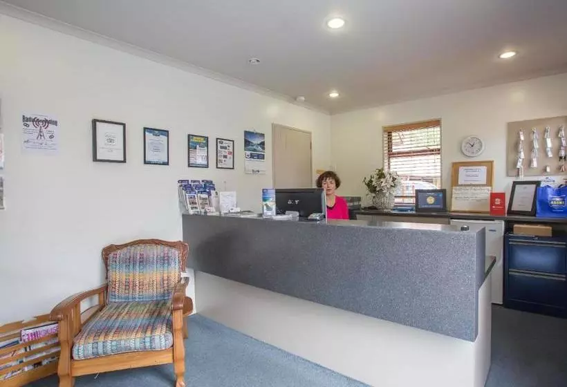 فندق على الطريق Asure Scenic Route Motor Lodge