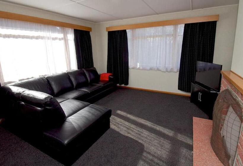 فندق على الطريق Asure Scenic Route Motor Lodge