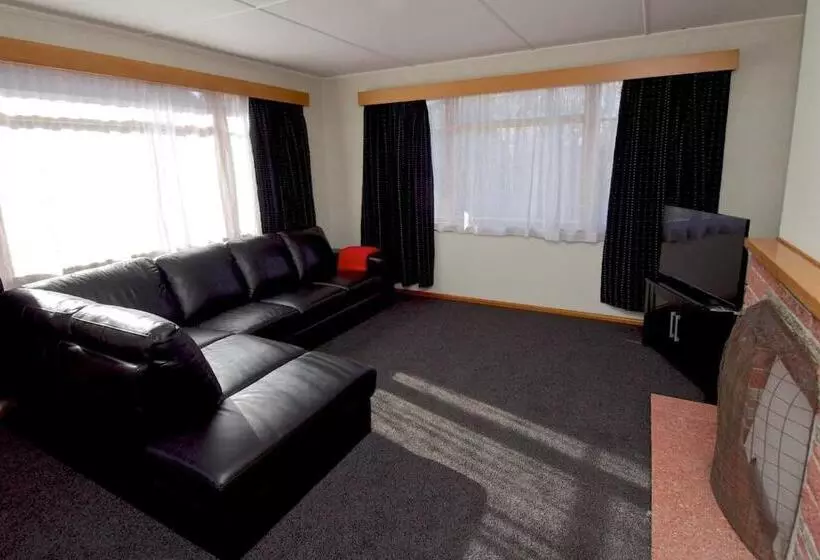 فندق على الطريق Asure Scenic Route Motor Lodge