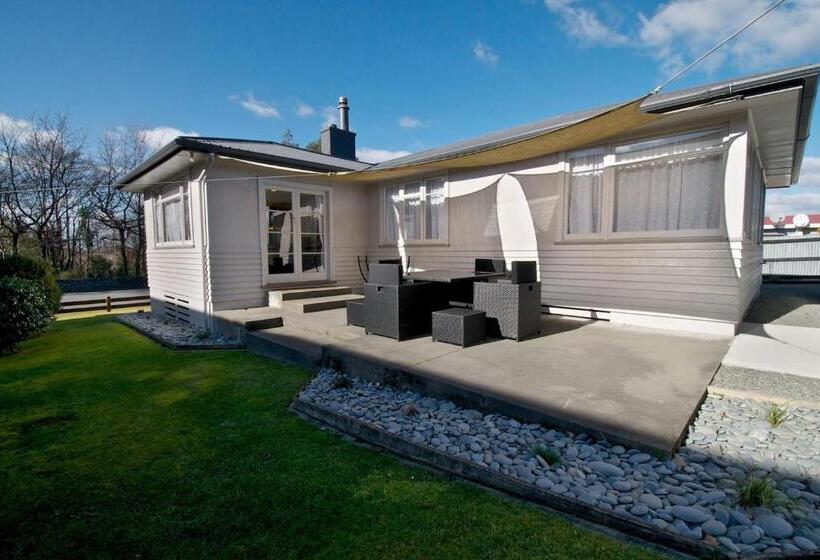 فندق على الطريق Asure Scenic Route Motor Lodge