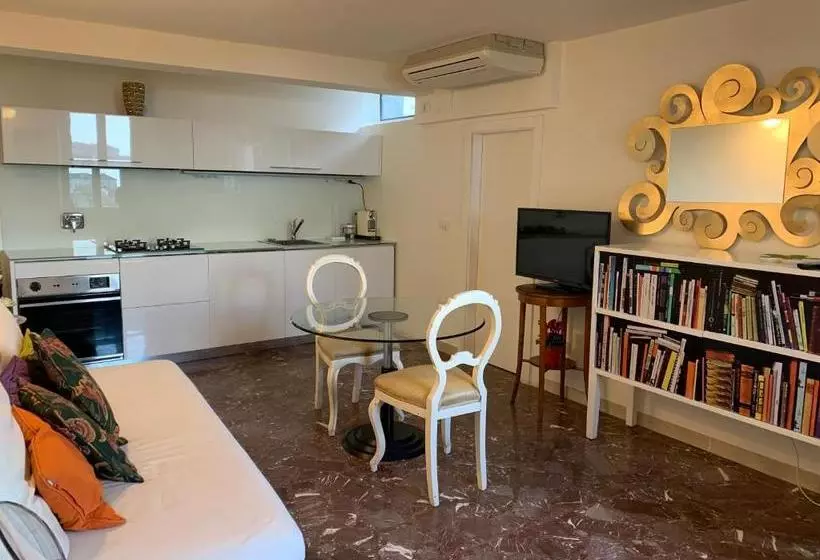 ベッドアンドブレックファースト Mini Resort Fontana Maggiore