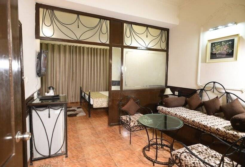 Отель Jullundur