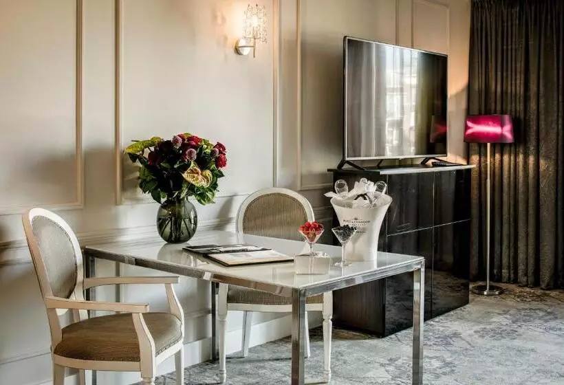 Отель Luxury Suites Amsterdam