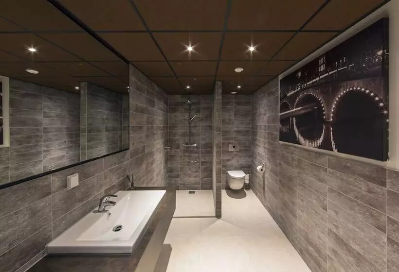 Отель Luxury Suites Amsterdam