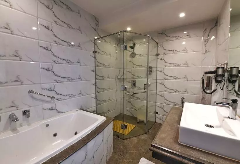 The Cedar Grand Hotel And Spa