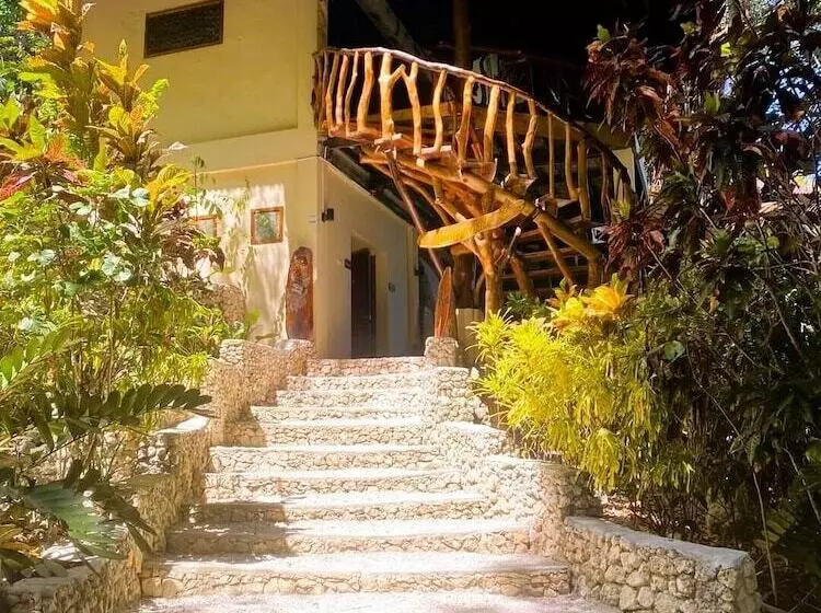 Hotelli Kalachuchi Beach Resort