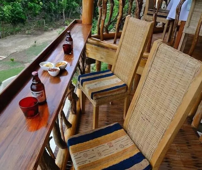 Hotelli Kalachuchi Beach Resort