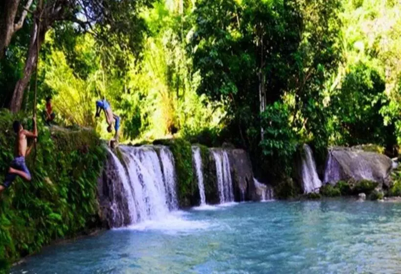 Hotelli Kalachuchi Beach Resort