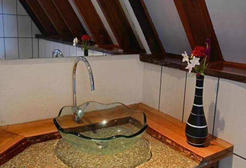 Hotelli Kalachuchi Beach Resort