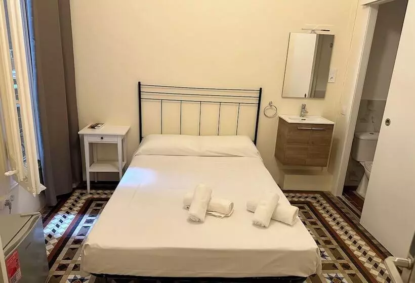 Hostal Balmes Centro