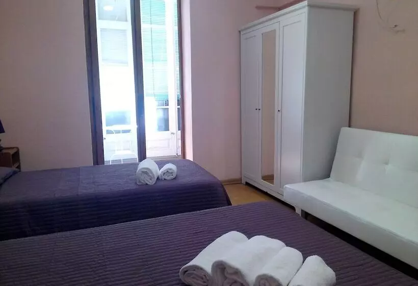 Hostal Balmes Centro