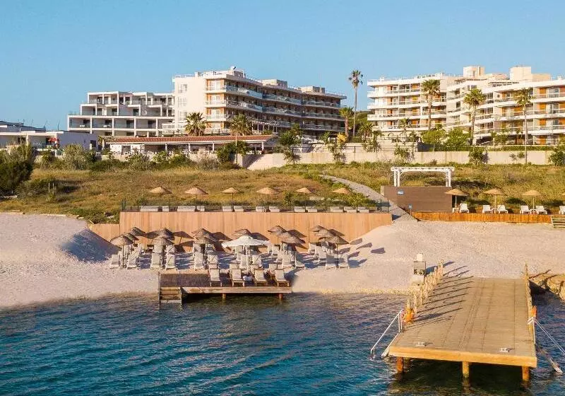 هتل La Quinta By Wyndham Cesme