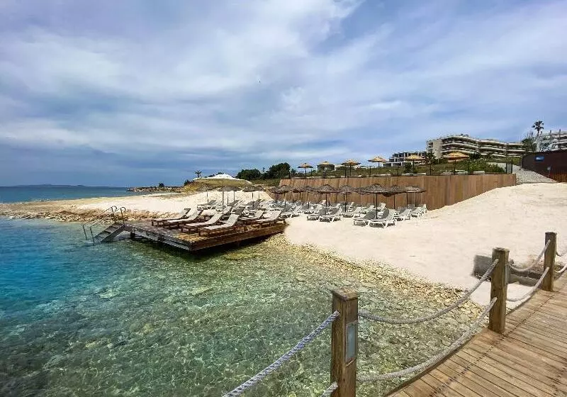 هتل La Quinta By Wyndham Cesme