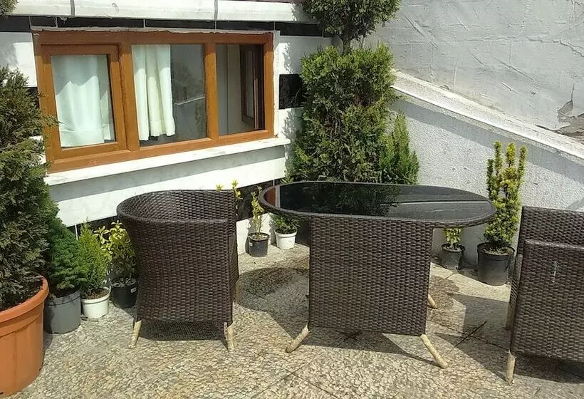 هتل Di̇yar Budget