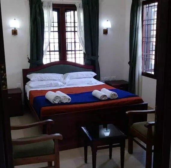 هتل Elim Homestay Fort Kochi