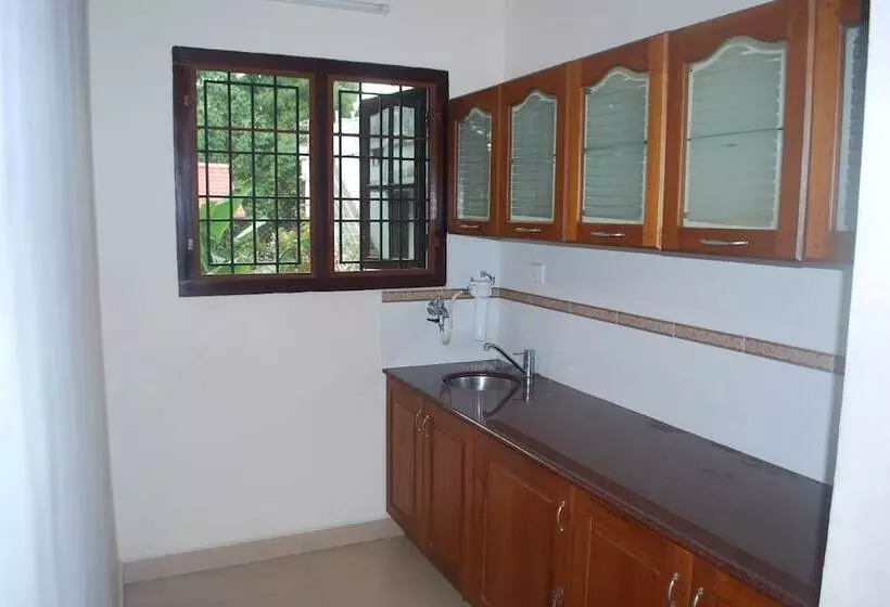 هتل Elim Homestay Fort Kochi