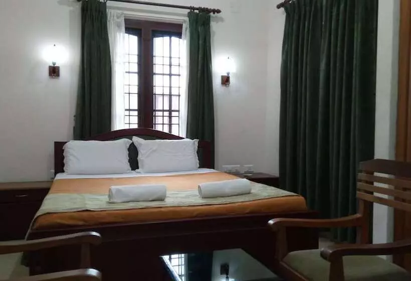 هتل Elim Homestay Fort Kochi