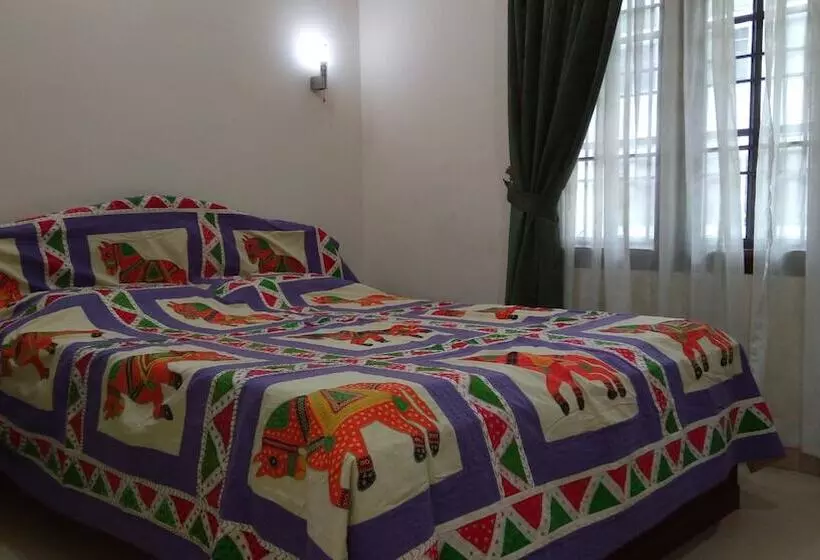 هتل Elim Homestay Fort Kochi