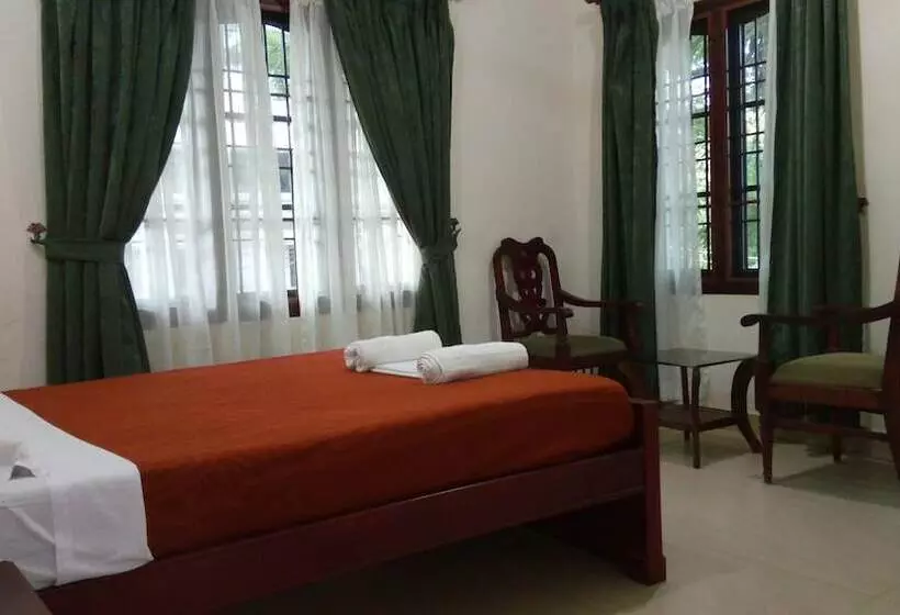 هتل Elim Homestay Fort Kochi