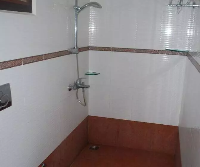 هتل Elim Homestay Fort Kochi